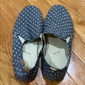 Woman’s sanuk shoes